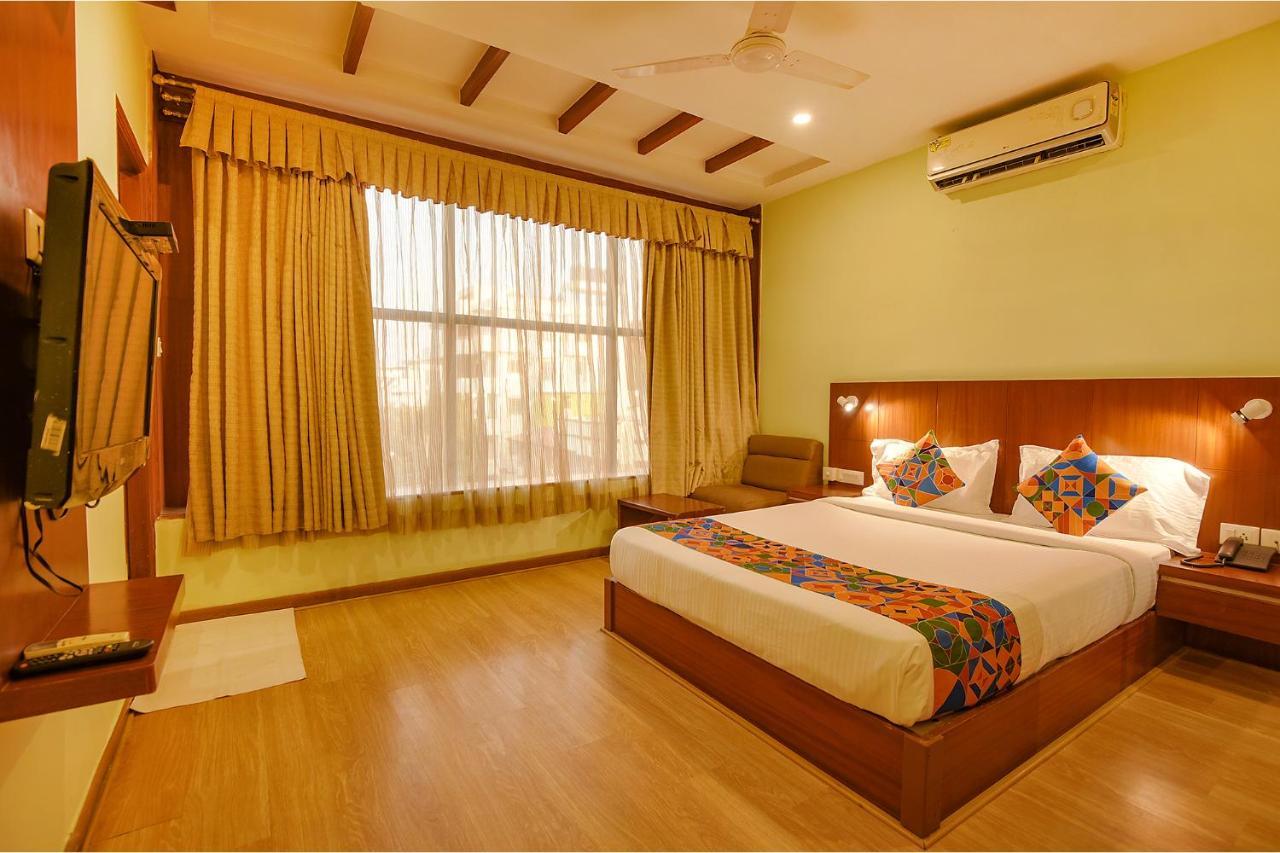 Fabhotel The Btm Palace - Btm Layout Nr Gopalan Innovation Mall 벵갈루루 외부 사진