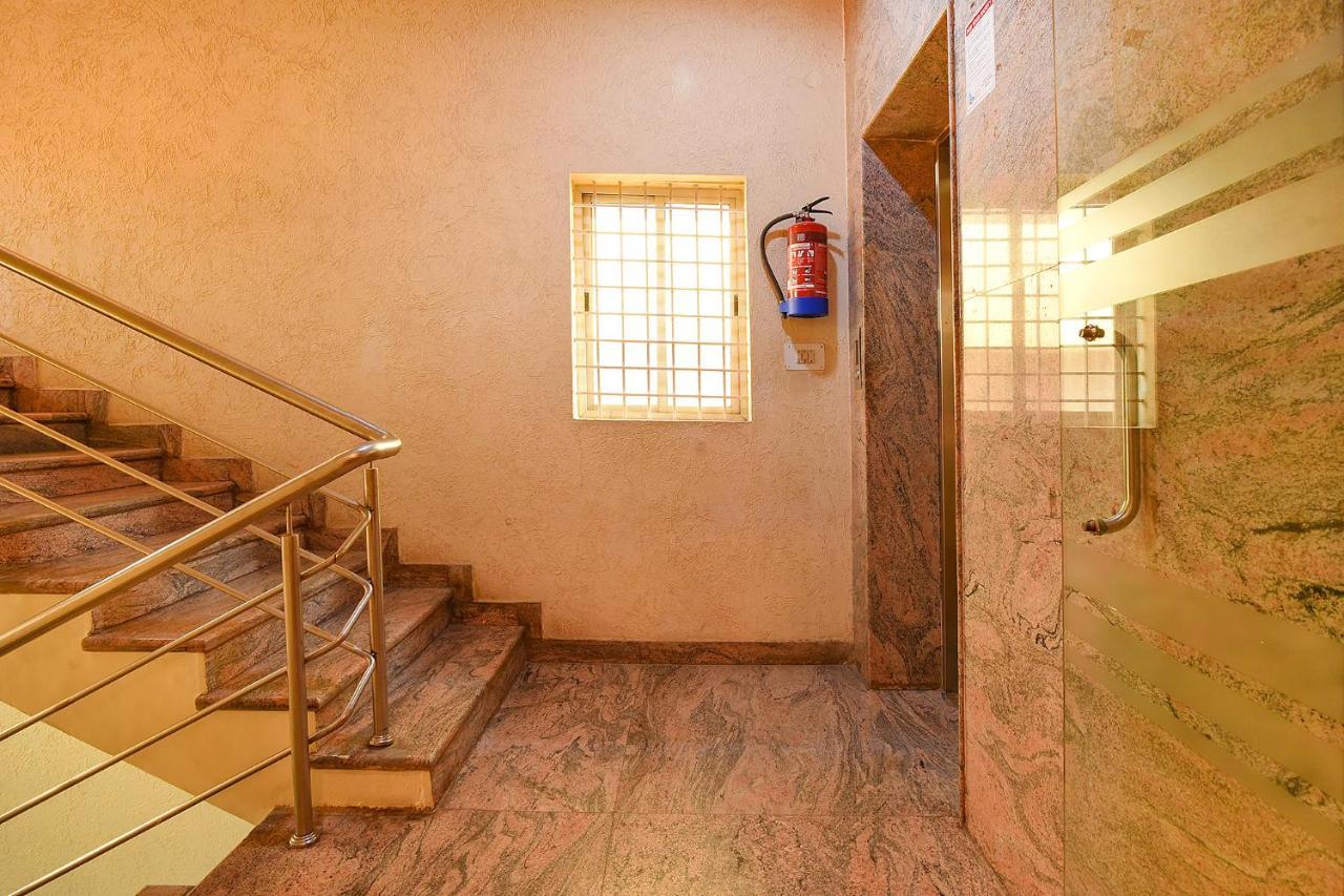 Fabhotel The Btm Palace - Btm Layout Nr Gopalan Innovation Mall 벵갈루루 외부 사진