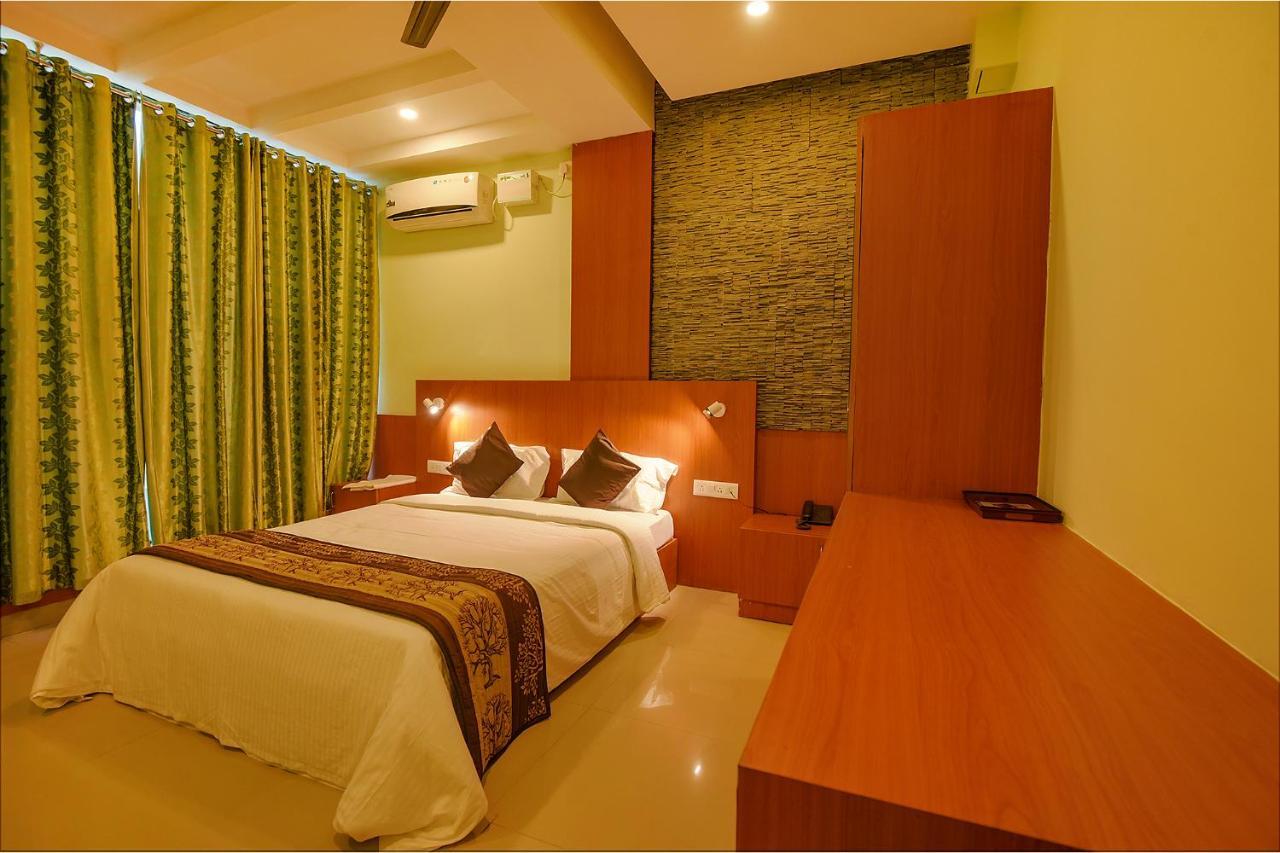 Fabhotel The Btm Palace - Btm Layout Nr Gopalan Innovation Mall 벵갈루루 외부 사진