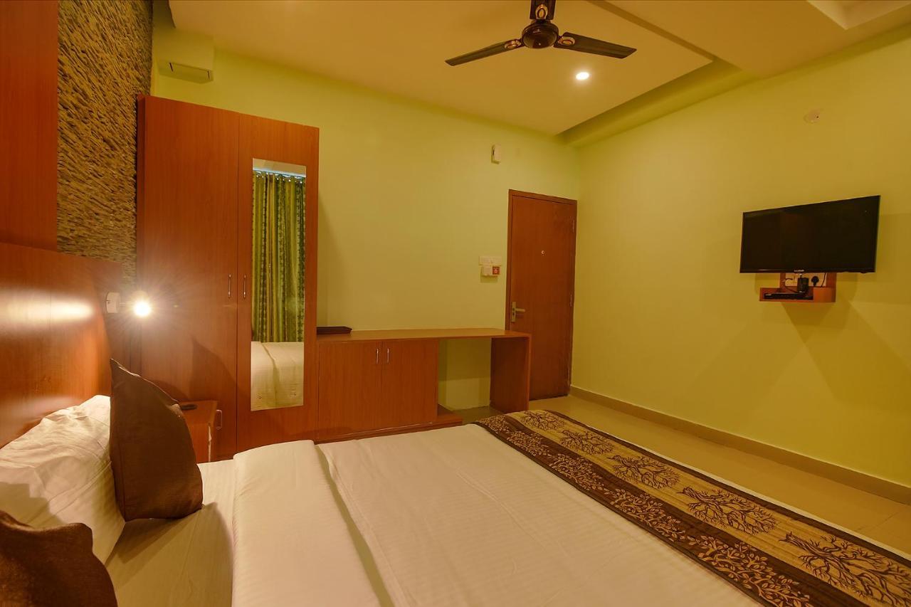 Fabhotel The Btm Palace - Btm Layout Nr Gopalan Innovation Mall 벵갈루루 외부 사진