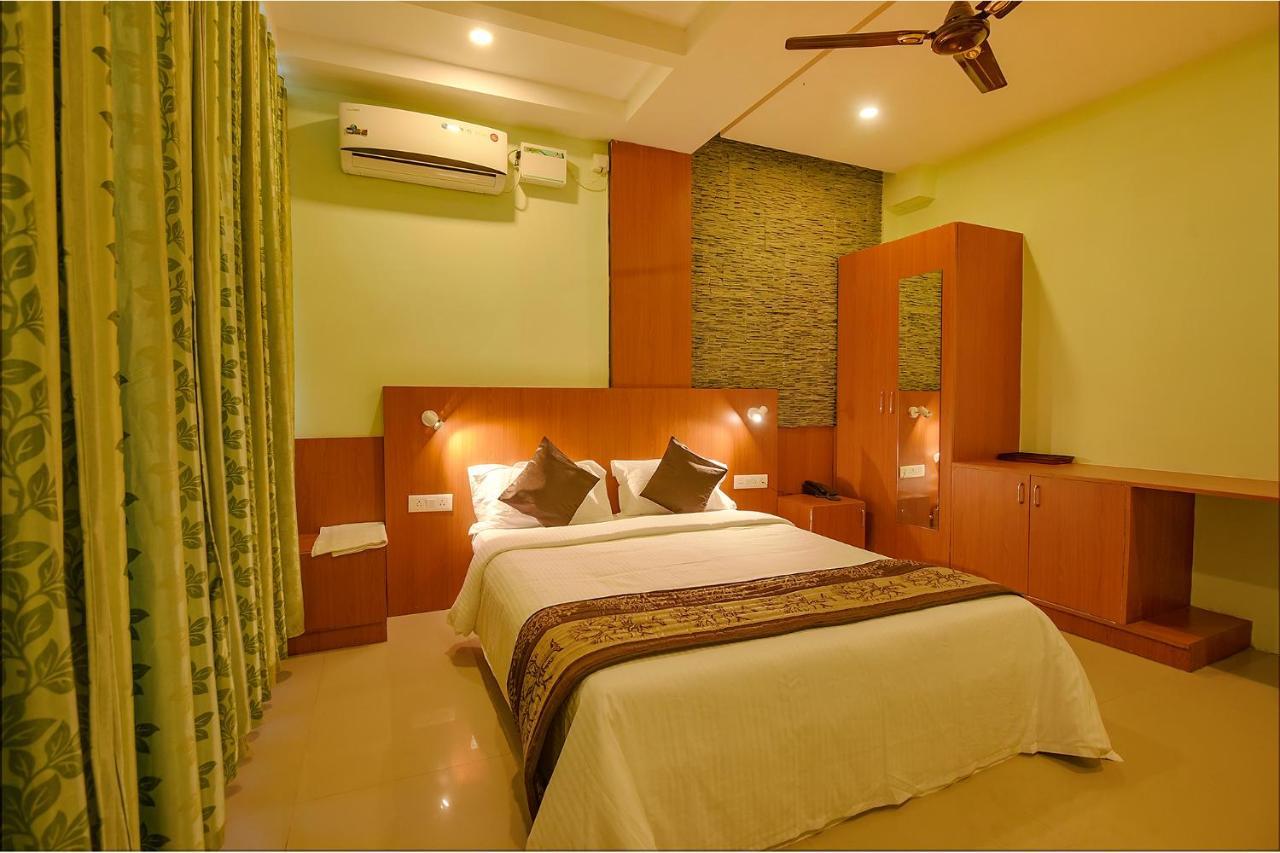 Fabhotel The Btm Palace - Btm Layout Nr Gopalan Innovation Mall 벵갈루루 외부 사진