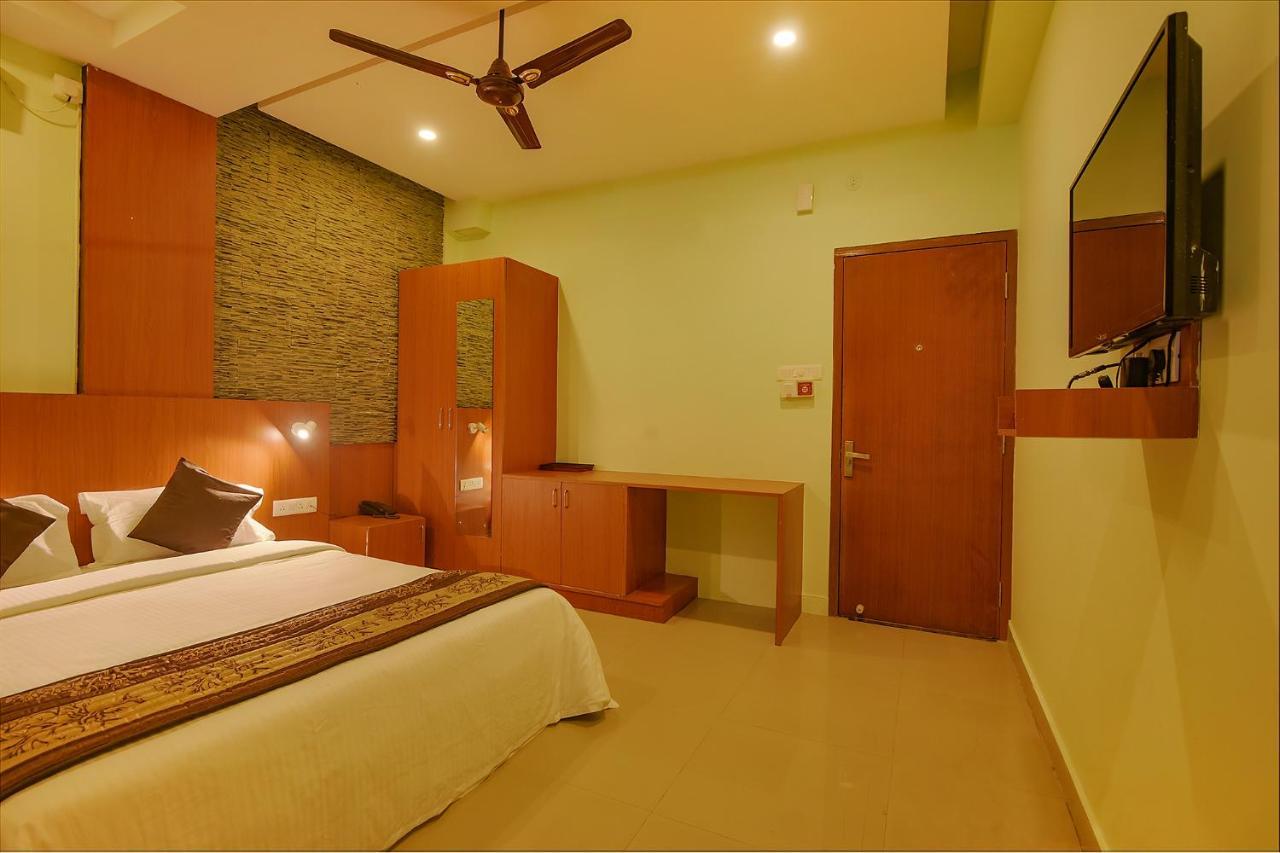 Fabhotel The Btm Palace - Btm Layout Nr Gopalan Innovation Mall 벵갈루루 외부 사진