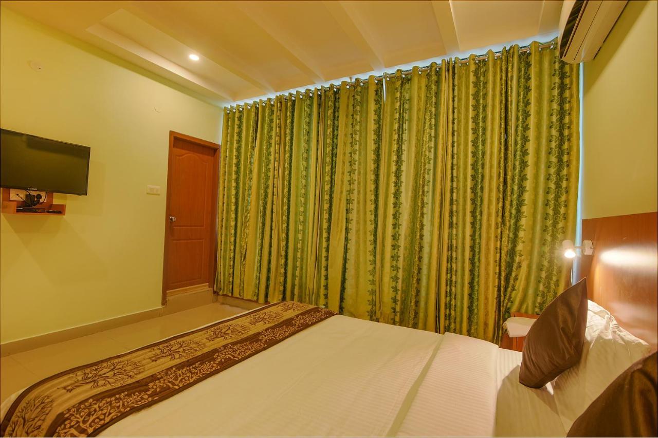 Fabhotel The Btm Palace - Btm Layout Nr Gopalan Innovation Mall 벵갈루루 외부 사진