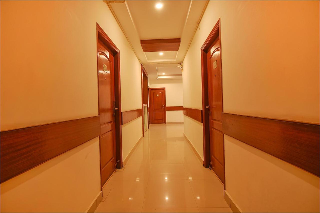 Fabhotel The Btm Palace - Btm Layout Nr Gopalan Innovation Mall 벵갈루루 외부 사진