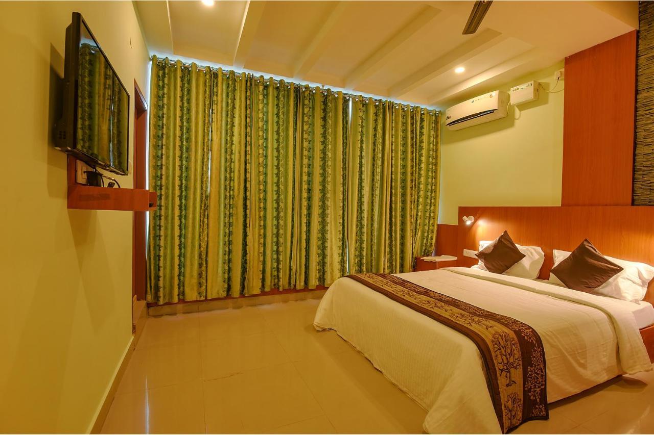 Fabhotel The Btm Palace - Btm Layout Nr Gopalan Innovation Mall 벵갈루루 외부 사진
