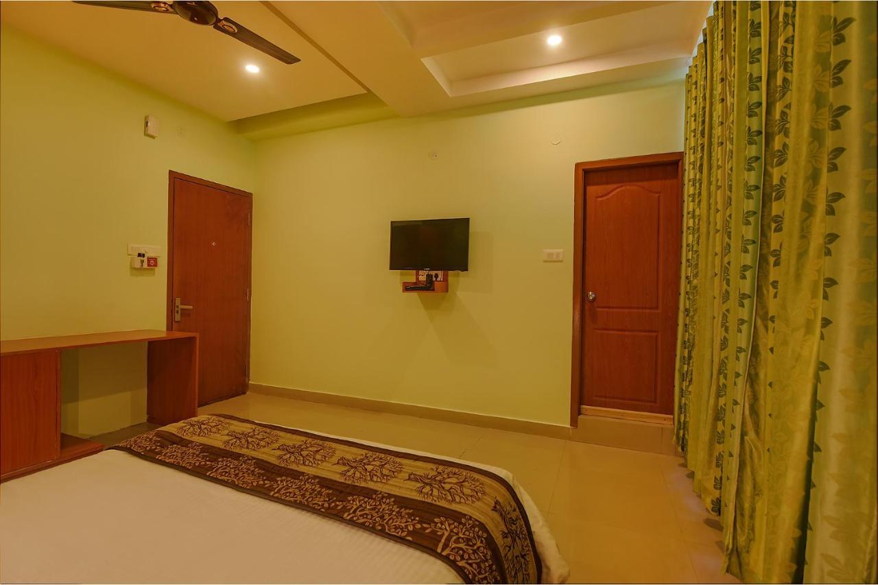 Fabhotel The Btm Palace - Btm Layout Nr Gopalan Innovation Mall 벵갈루루 외부 사진