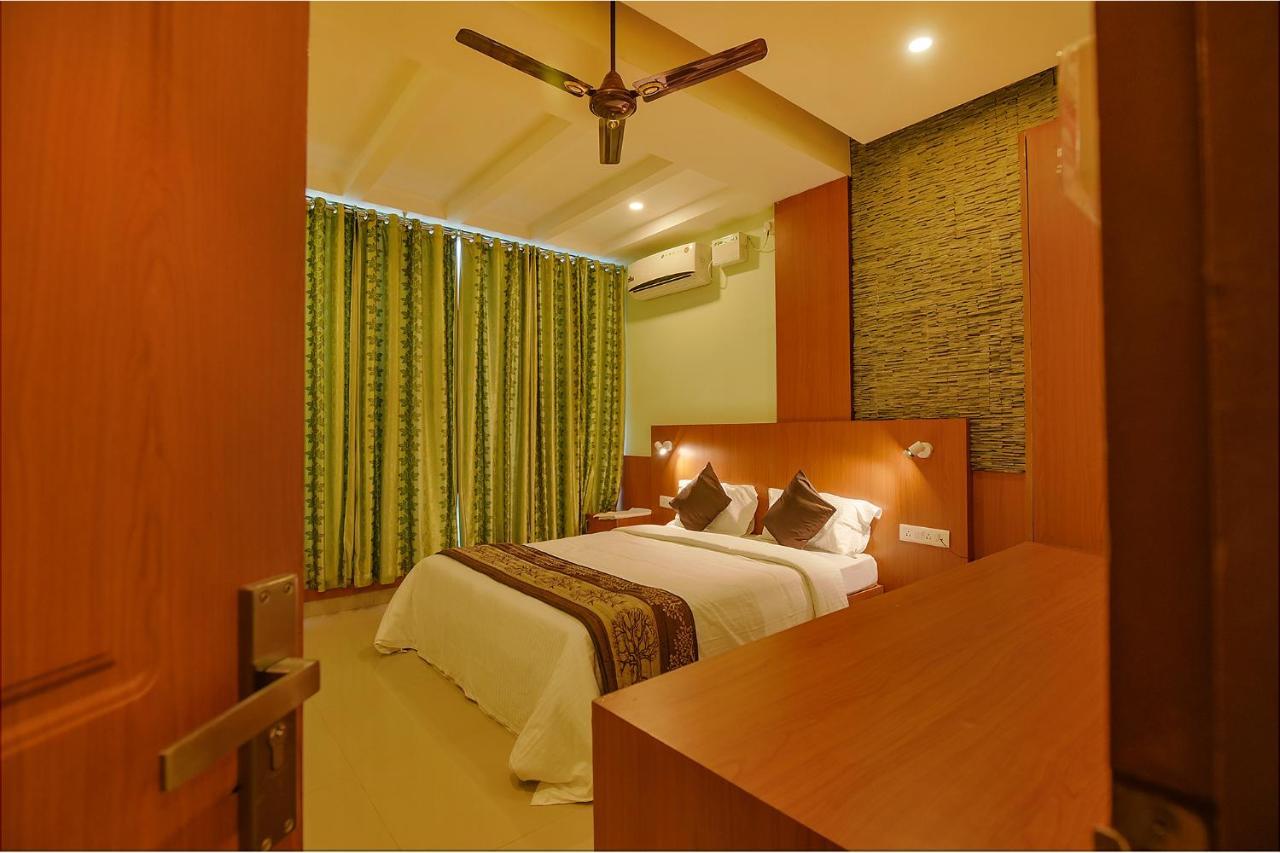 Fabhotel The Btm Palace - Btm Layout Nr Gopalan Innovation Mall 벵갈루루 외부 사진