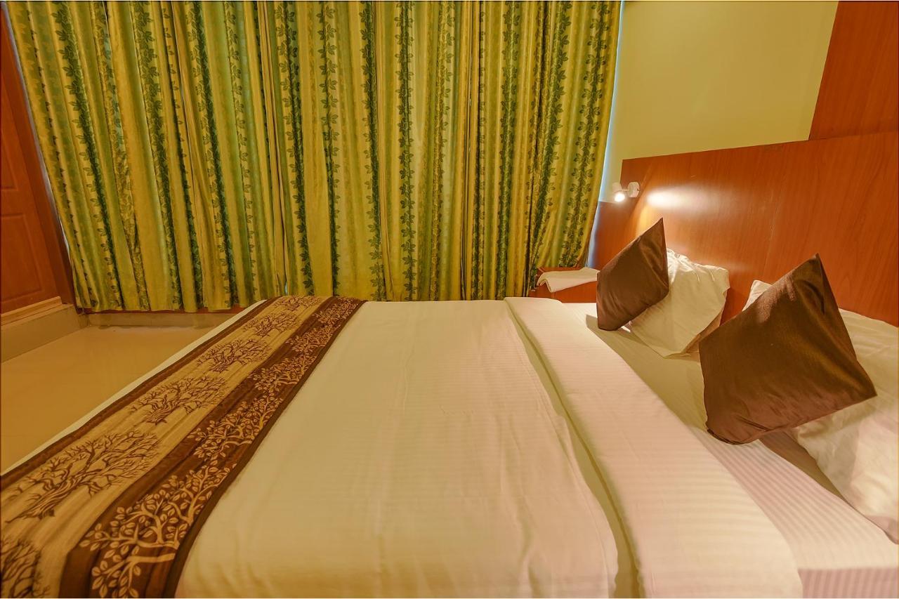 Fabhotel The Btm Palace - Btm Layout Nr Gopalan Innovation Mall 벵갈루루 외부 사진